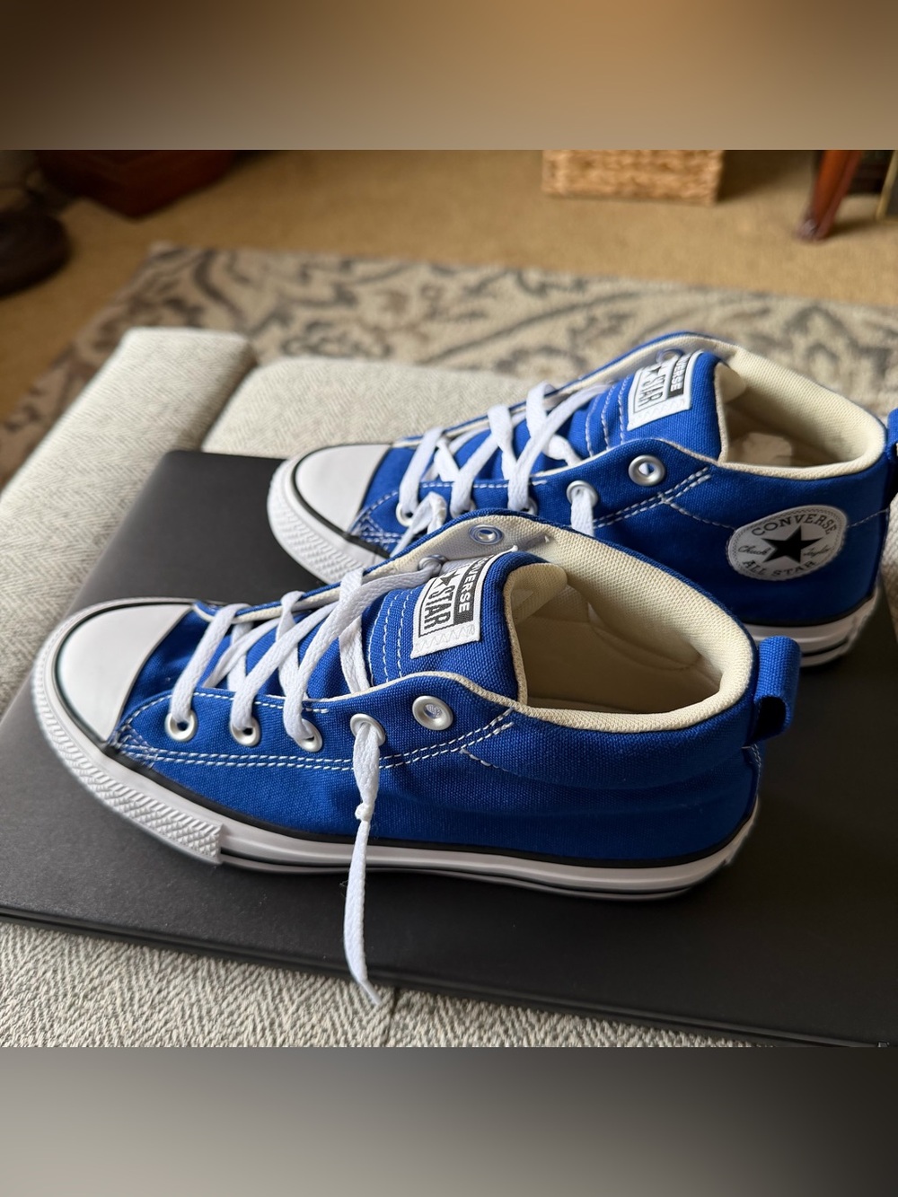 Converse Blue Low Top Sneakers with White Accents size 6 women’s 4 men’s
New*